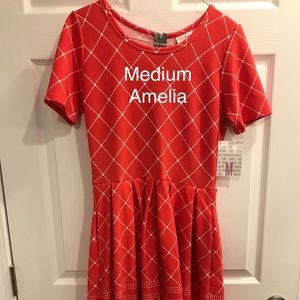 Medium Amelia Lularoe